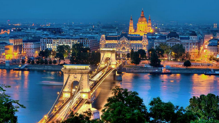 Weekend a Budapest per una Cena Romantica