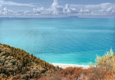 Spiaggia con acque cristalline turchesi di Ksamil in Albania estate 2026
