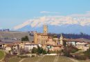 Vigneti delle Langhe con colori autunnali tra le colline del Piemonte